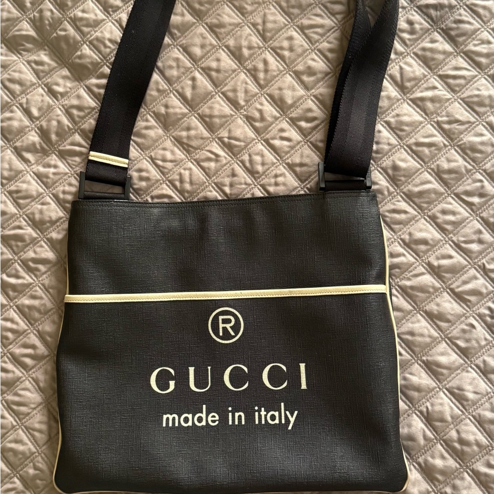 Gucci Black Supreme Trademark Logo Messenger Crossbody bag